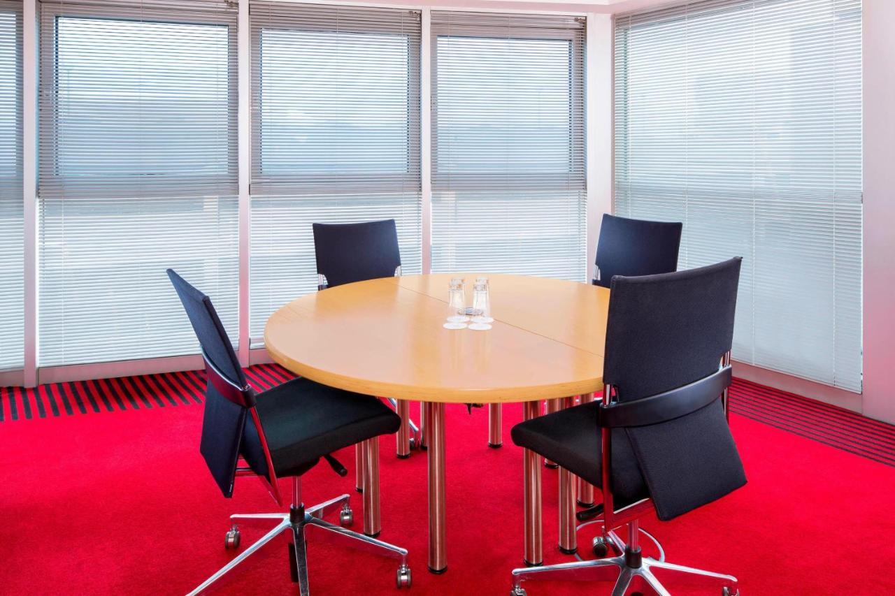 Sheraton Duesseldorf Airport Hotel Ngoại thất bức ảnh
