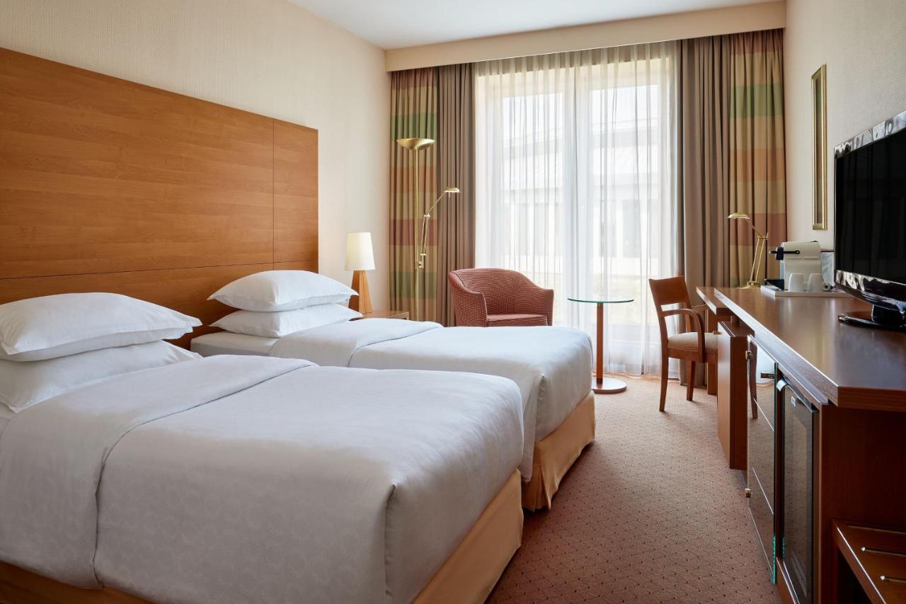 Sheraton Duesseldorf Airport Hotel Ngoại thất bức ảnh