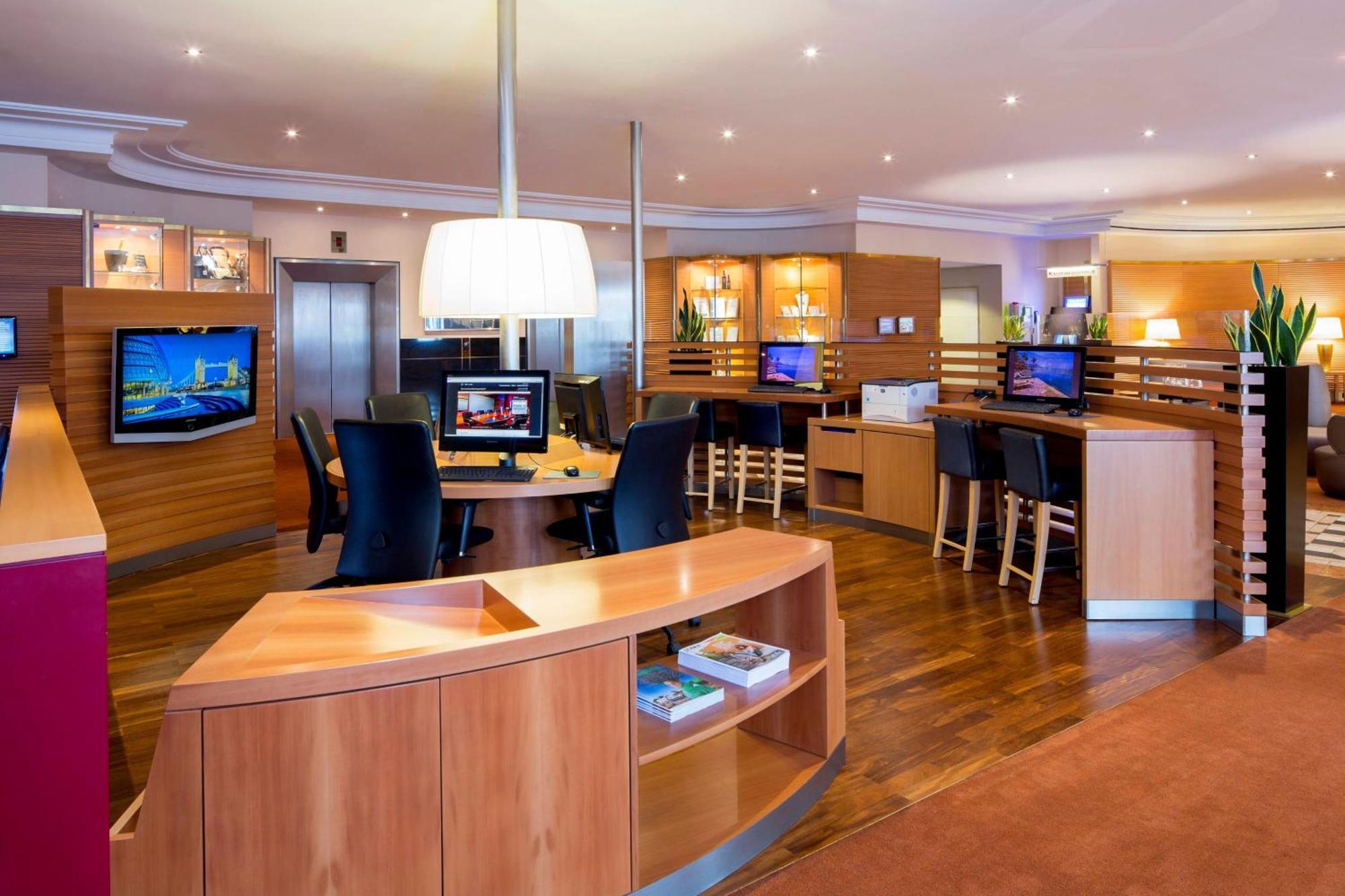 Sheraton Duesseldorf Airport Hotel Ngoại thất bức ảnh