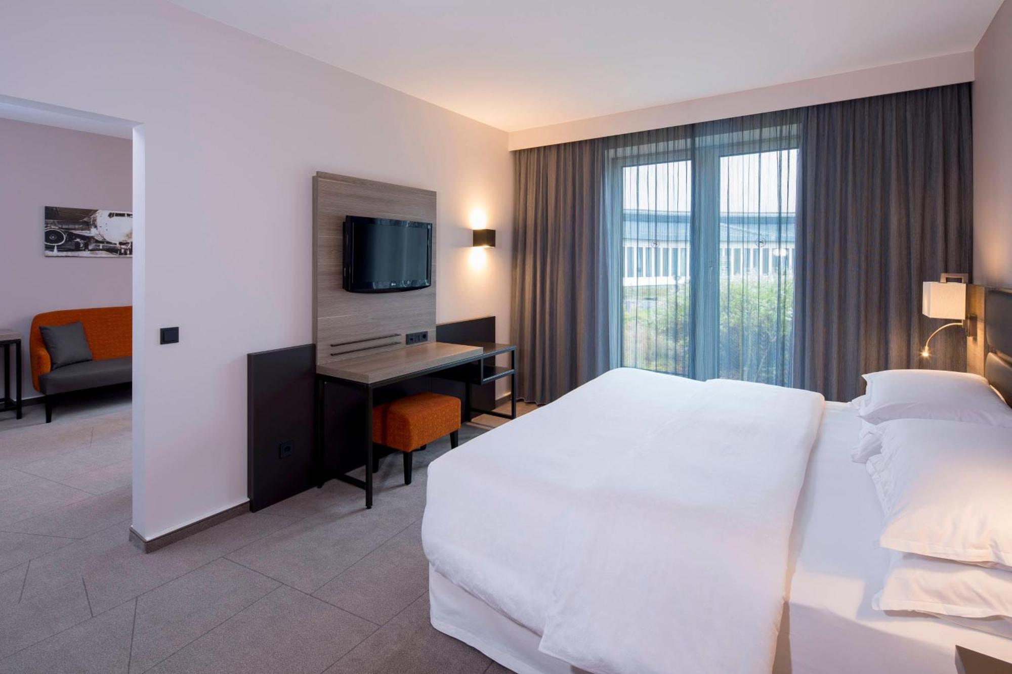 Sheraton Duesseldorf Airport Hotel Ngoại thất bức ảnh
