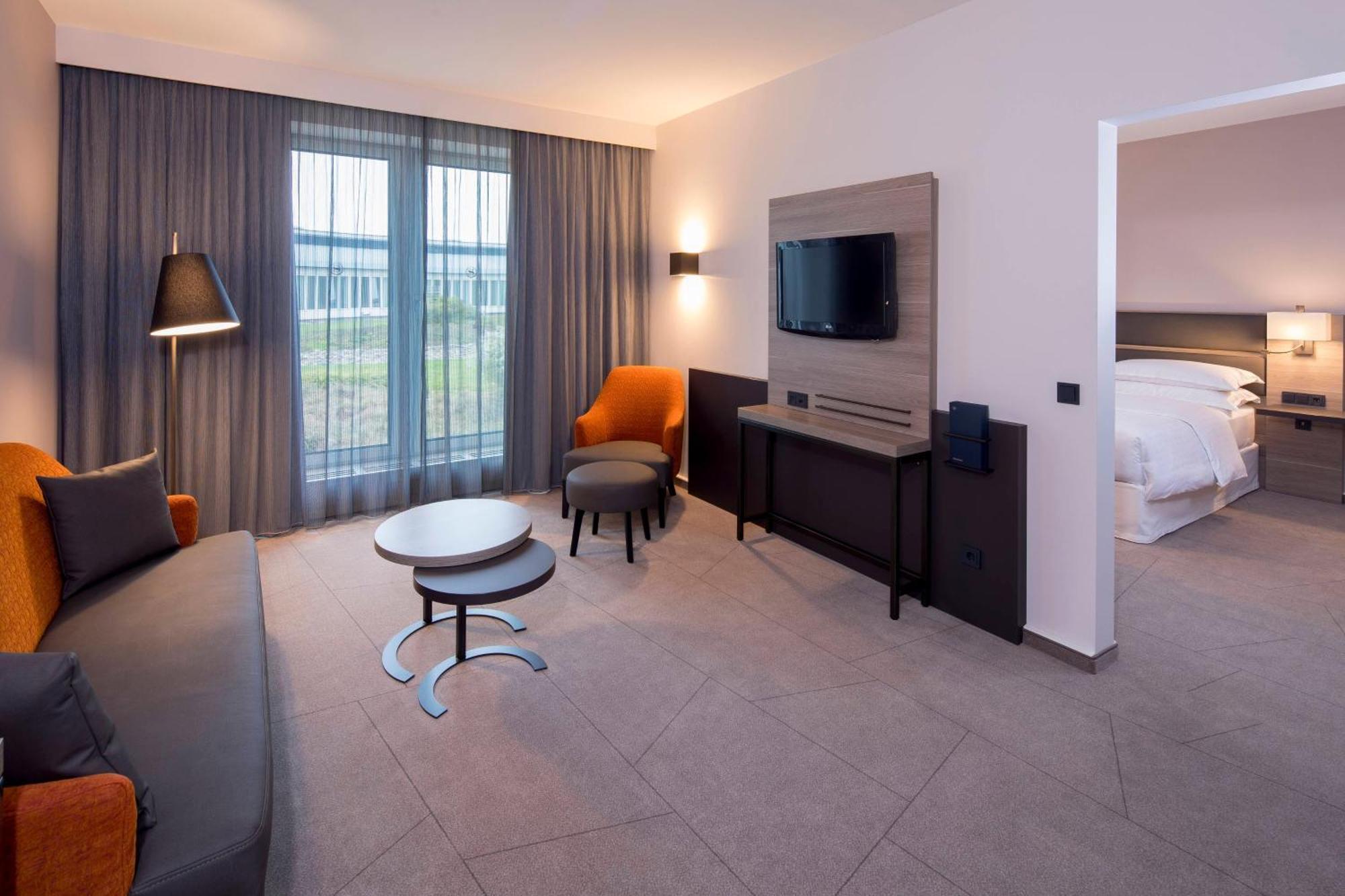 Sheraton Duesseldorf Airport Hotel Ngoại thất bức ảnh